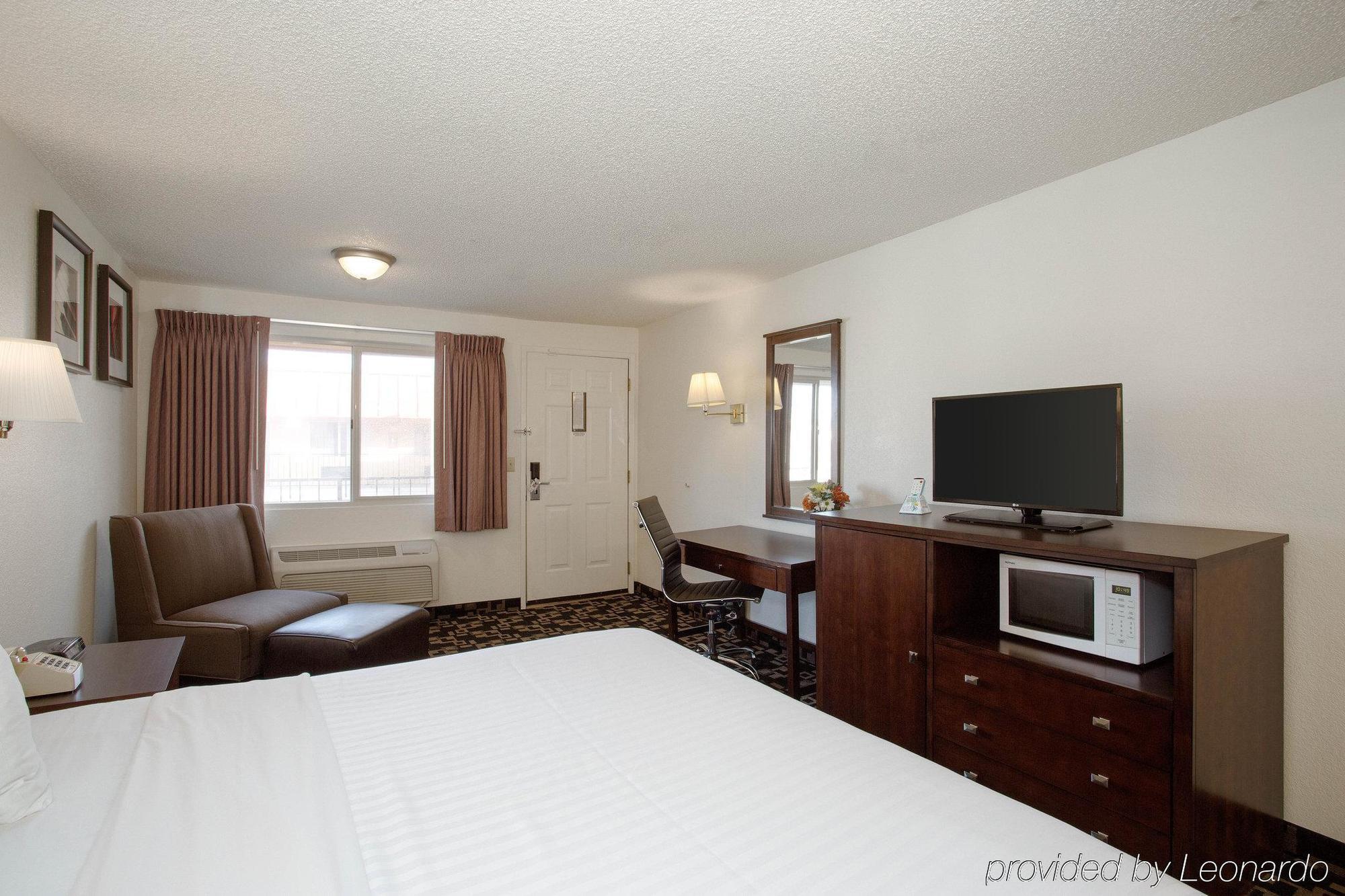 Morningglory Inn & Suites Белингам Екстериор снимка