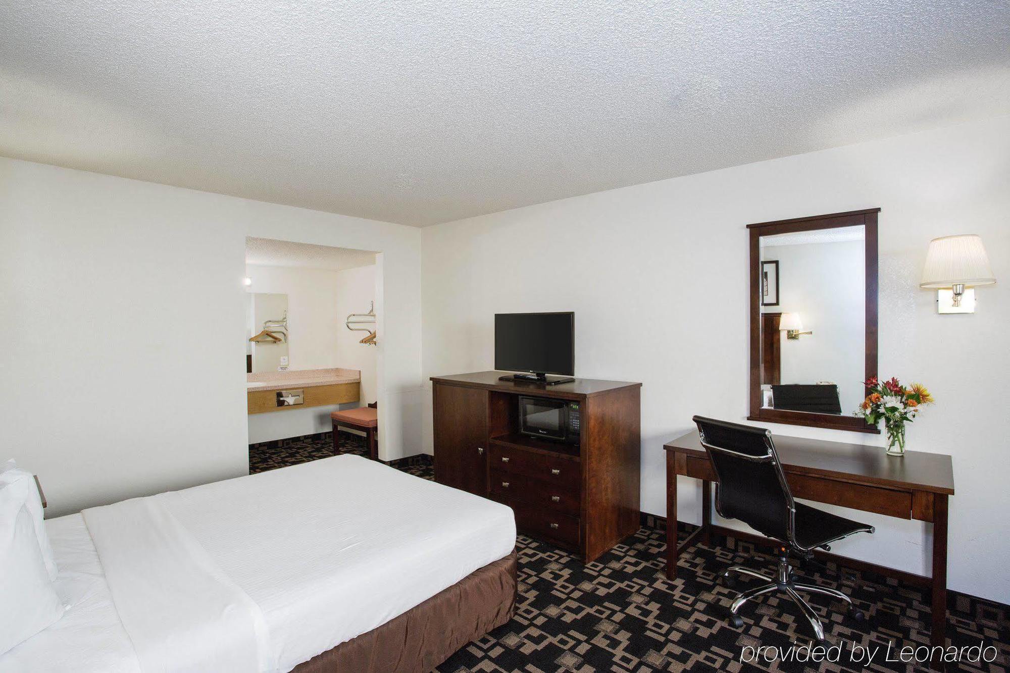 Morningglory Inn & Suites Белингам Екстериор снимка