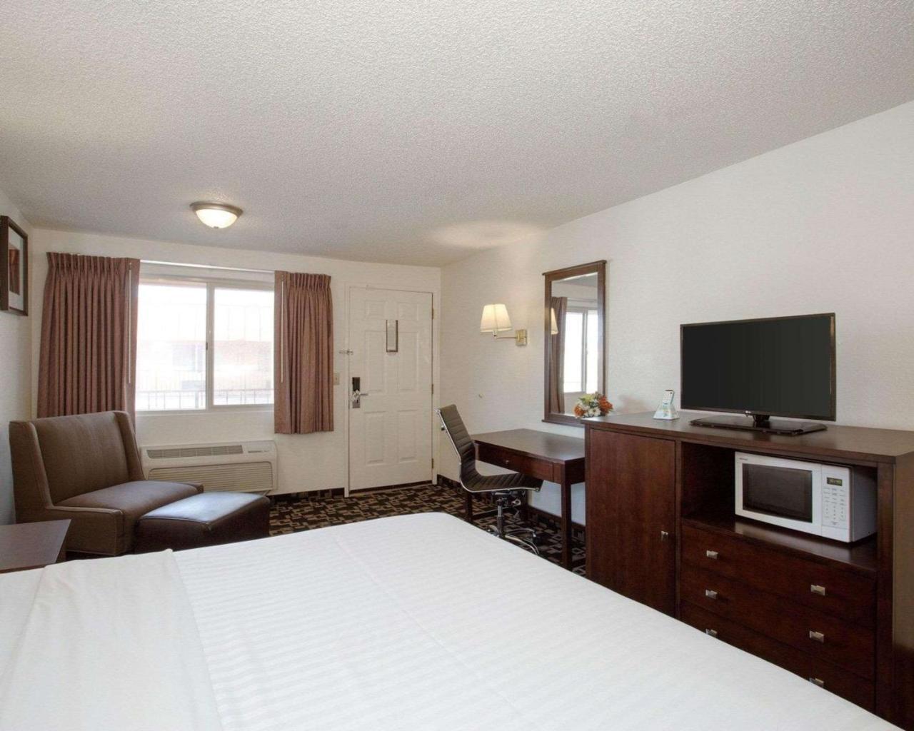 Morningglory Inn & Suites Белингам Екстериор снимка