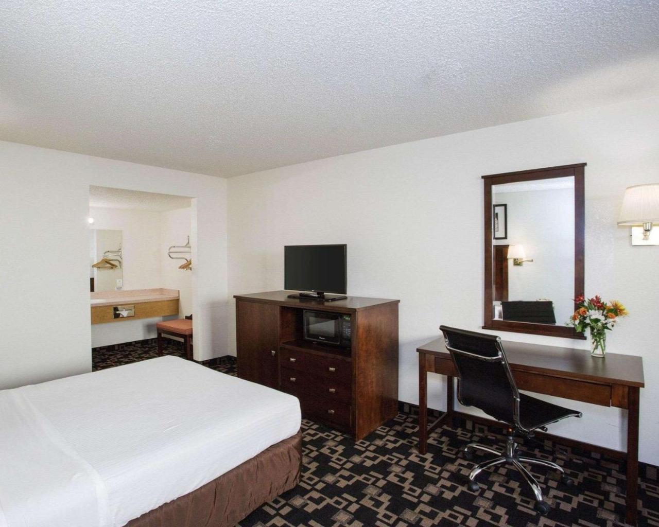 Morningglory Inn & Suites Белингам Екстериор снимка